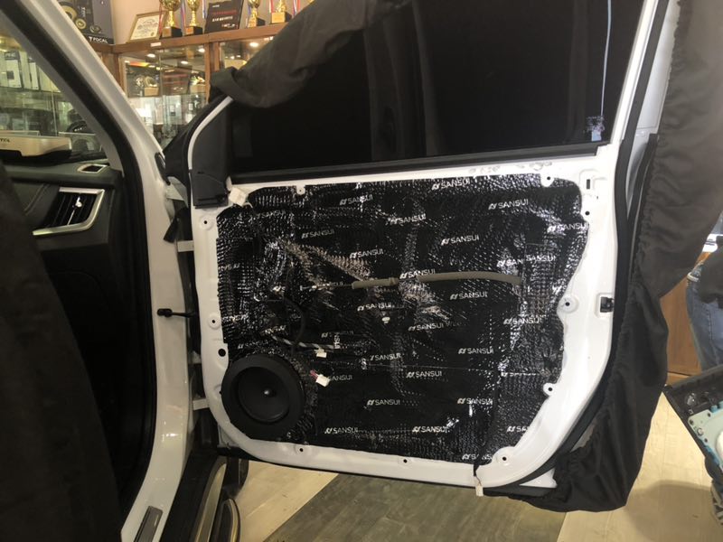 汕頭星悅汽車音響榮威RX5汽車音響改裝隔音升級(jí)前后門喇叭加裝低音炮星悅音響優(yōu)惠套餐