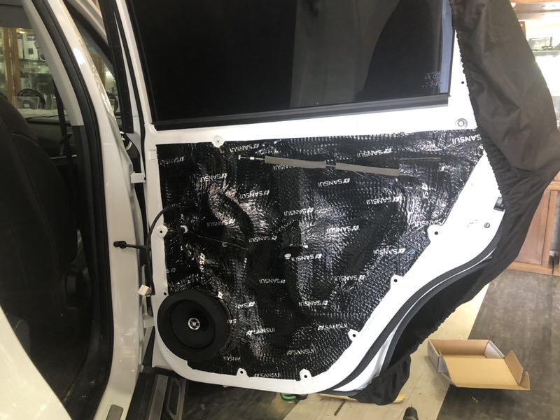 汕頭星悅汽車音響榮威RX5汽車音響改裝隔音升級(jí)前后門喇叭加裝低音炮星悅音響優(yōu)惠套餐