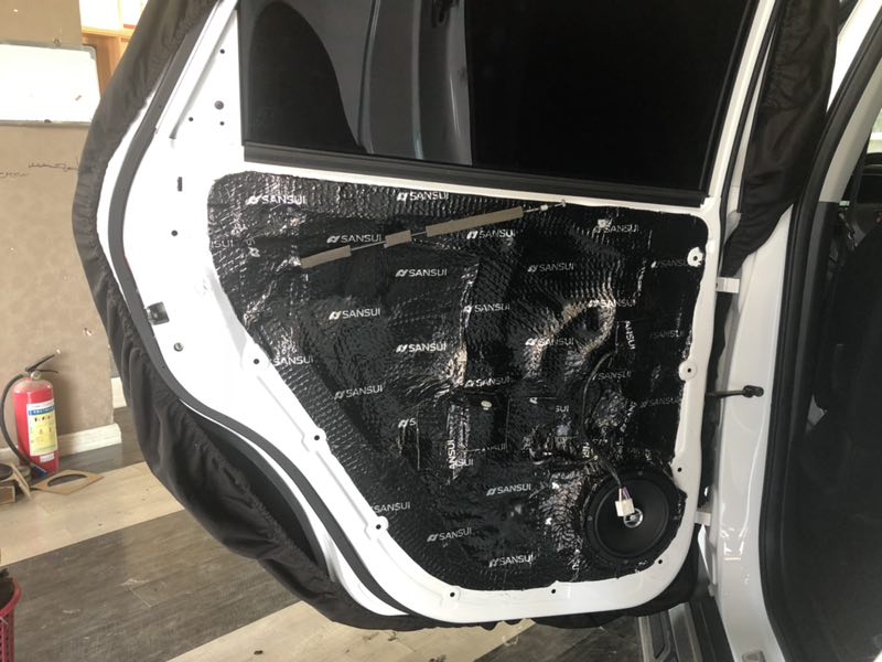 汕頭星悅汽車音響榮威RX5汽車音響改裝隔音升級(jí)前后門喇叭加裝低音炮星悅音響優(yōu)惠套餐