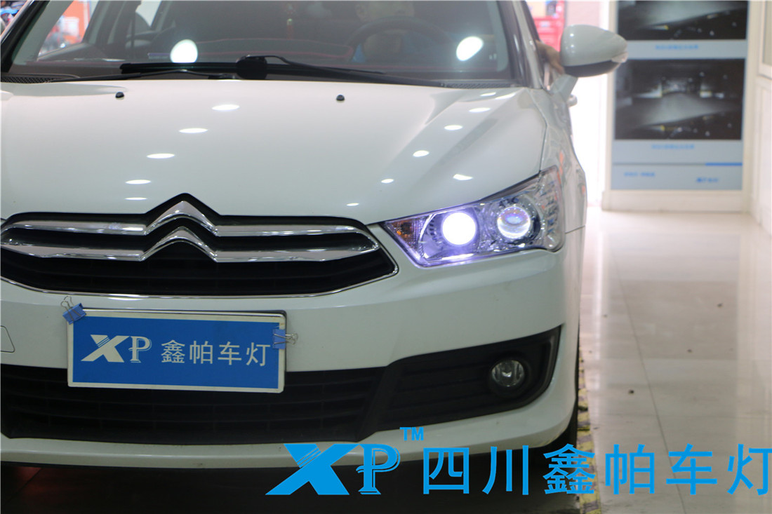 雪鐵龍世嘉成都專業(yè)改燈升級氙氣燈海拉5鑫帕車燈