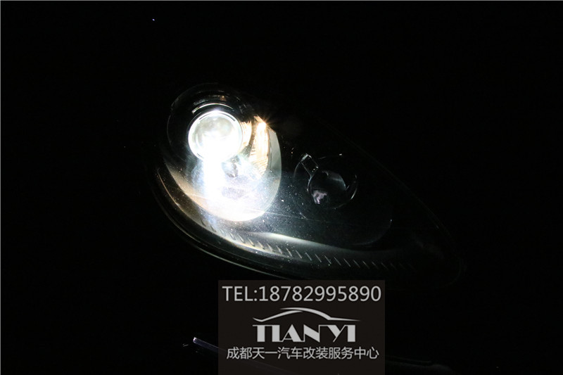 成都天一車燈改裝店保時捷卡宴氙氣大燈升級米石LED透鏡
