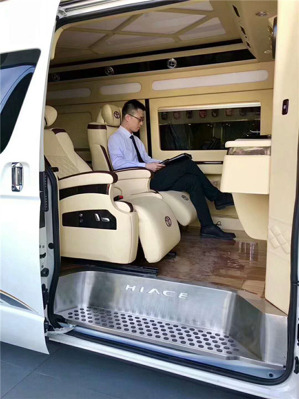 豐田海獅商務(wù)車內(nèi)飾改裝
