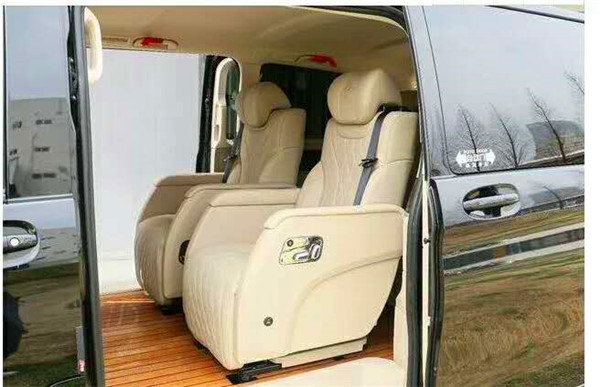 奔馳V260商務(wù)車內(nèi)飾改裝
