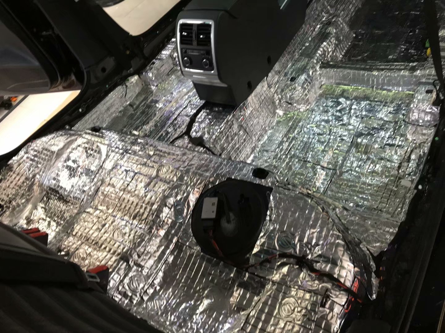 廣西南寧大眾邁騰隔音改裝進口賽倫科特隔音+中道隔音