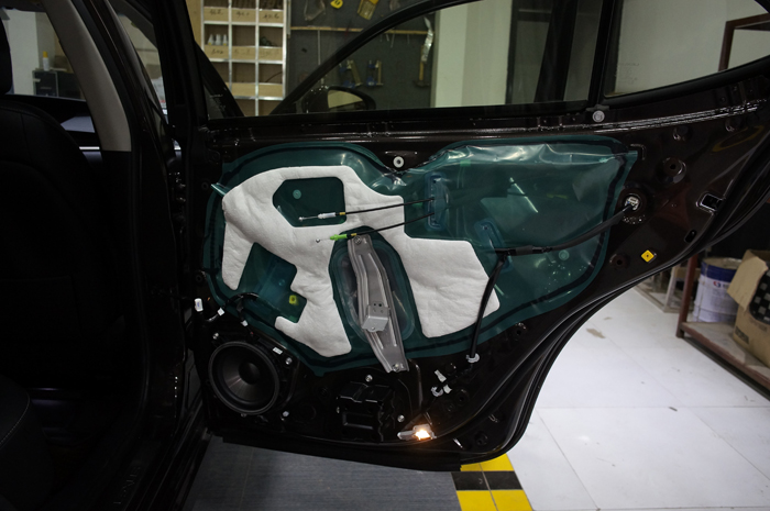 重慶汽車音響改裝哪家好？重慶渝大昌雷克薩斯ES250音響改裝德國(guó)零點(diǎn)全車隔音安博士