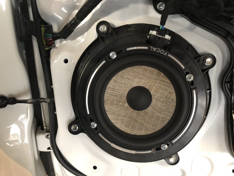 汕頭星悅汽車音響馬自達(dá)阿特茲升級(jí)法國勁浪PS165F套裝喇叭搭配德國HELIX喜力仕動(dòng)聽音質(zhì)不再讓耳朵受煎熬