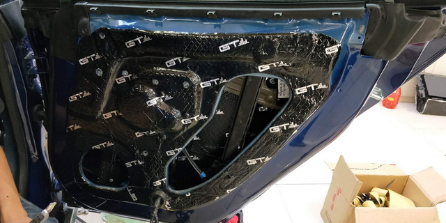 重慶汽車(chē)音響改裝哪家好？重慶渝大昌特斯拉Model S汽車(chē)音響改裝意大利史泰格和德國(guó)零點(diǎn)DSP功放處理器