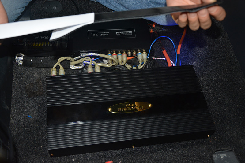 唐山博納北汽BJ40汽車音響改裝升級雷貝琴三分頻