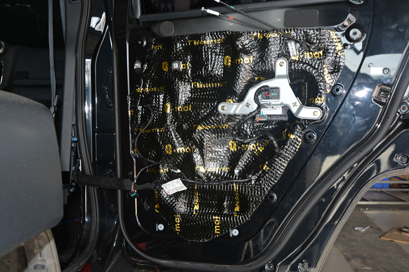 唐山博納北汽BJ40汽車音響改裝升級雷貝琴三分頻