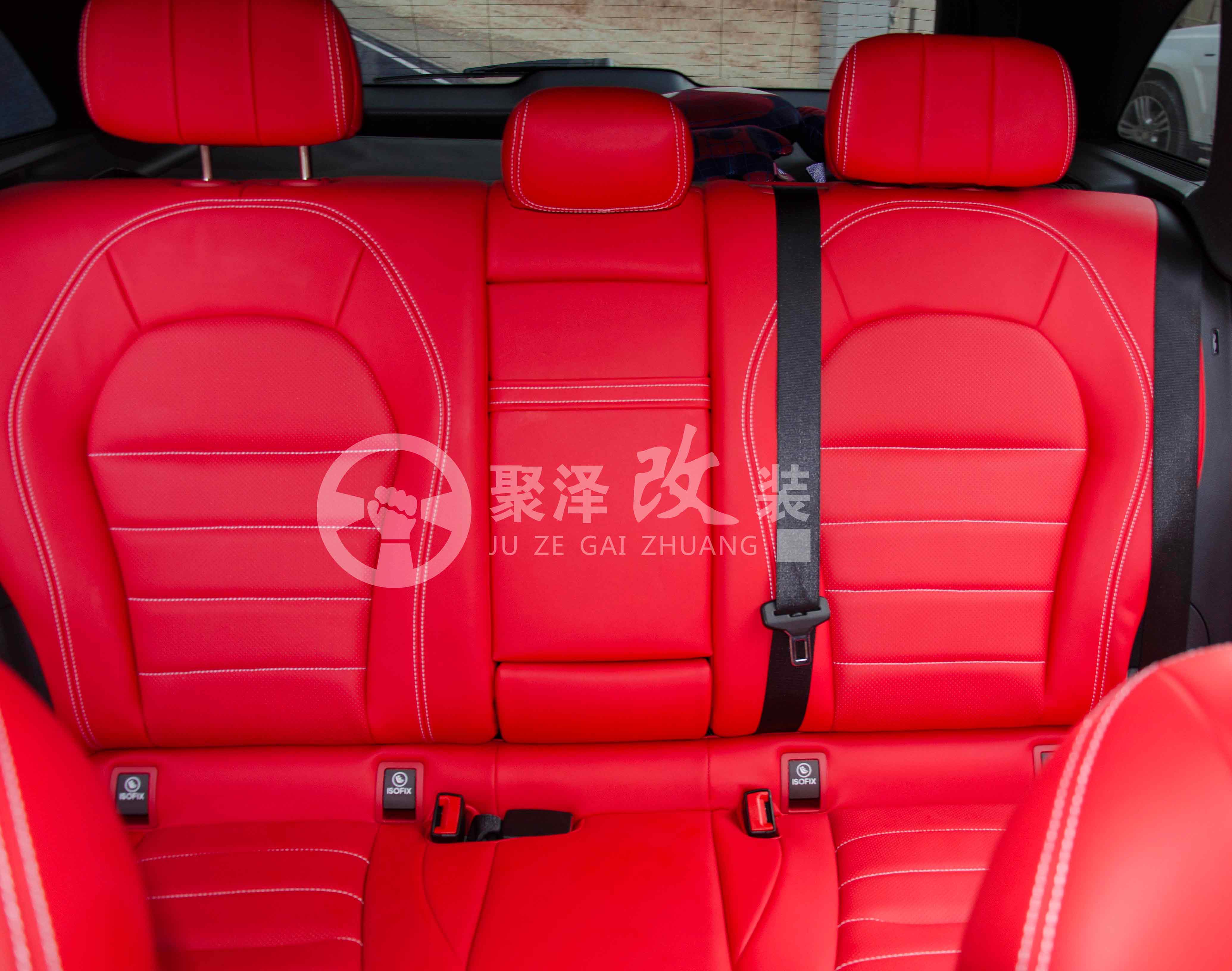 奔馳GLC260大紅色內(nèi)飾改裝
