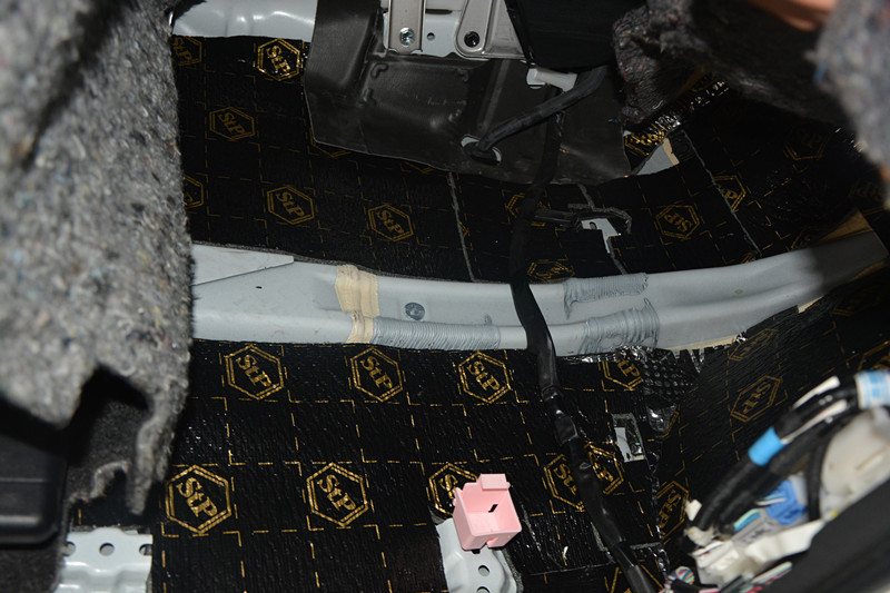 唐山汽車隔音改裝哪家好—豐田阿爾法部位隔音改裝