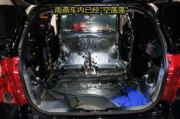鈴木雨燕汽車音響改裝之拆儀表臺防火墻頂棚全車隔音安博士降噪 重慶渝大昌