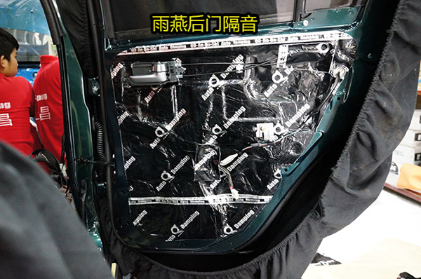 鈴木雨燕汽車音響改裝之拆儀表臺防火墻頂棚全車隔音安博士降噪 重慶渝大昌
