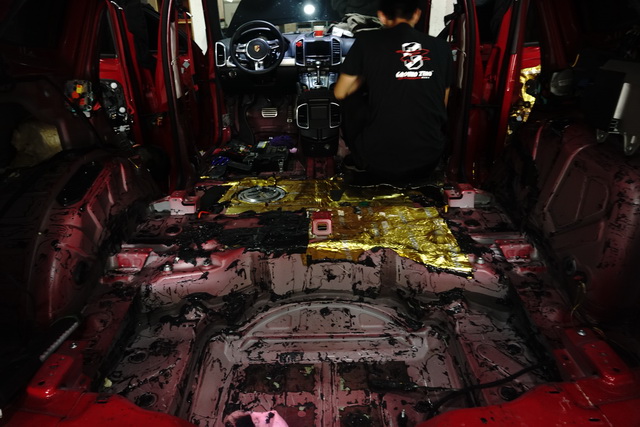 擺脫劣質(zhì)異味隔音，保時捷卡宴GTS汽車全車隔音改裝安博士隔音 重慶渝大昌汽車音響