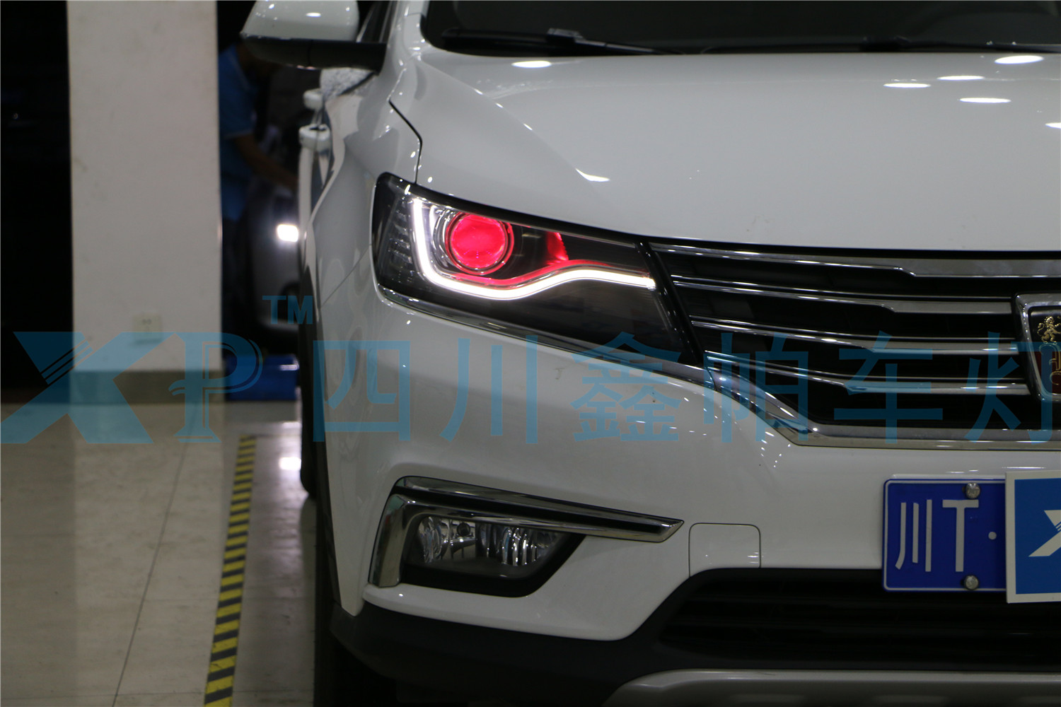 榮威RX5大燈成都汽車改車燈氙氣燈LED激光燈鑫帕車燈