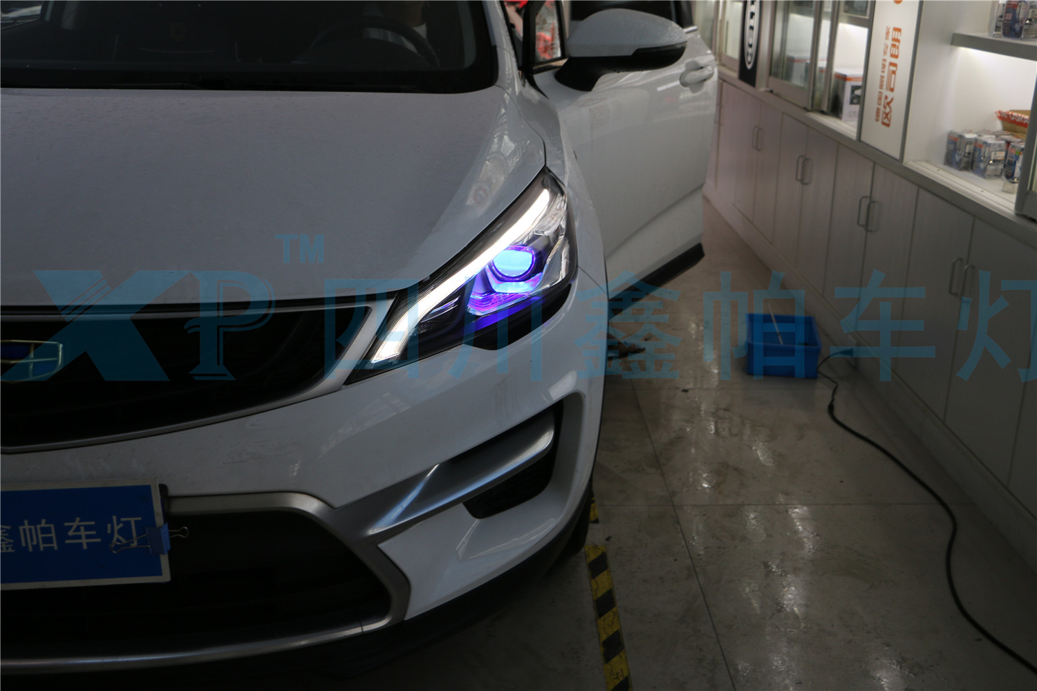 帝豪GS成都車燈改裝氙氣燈LED日行燈天使眼惡魔眼鑫帕車燈