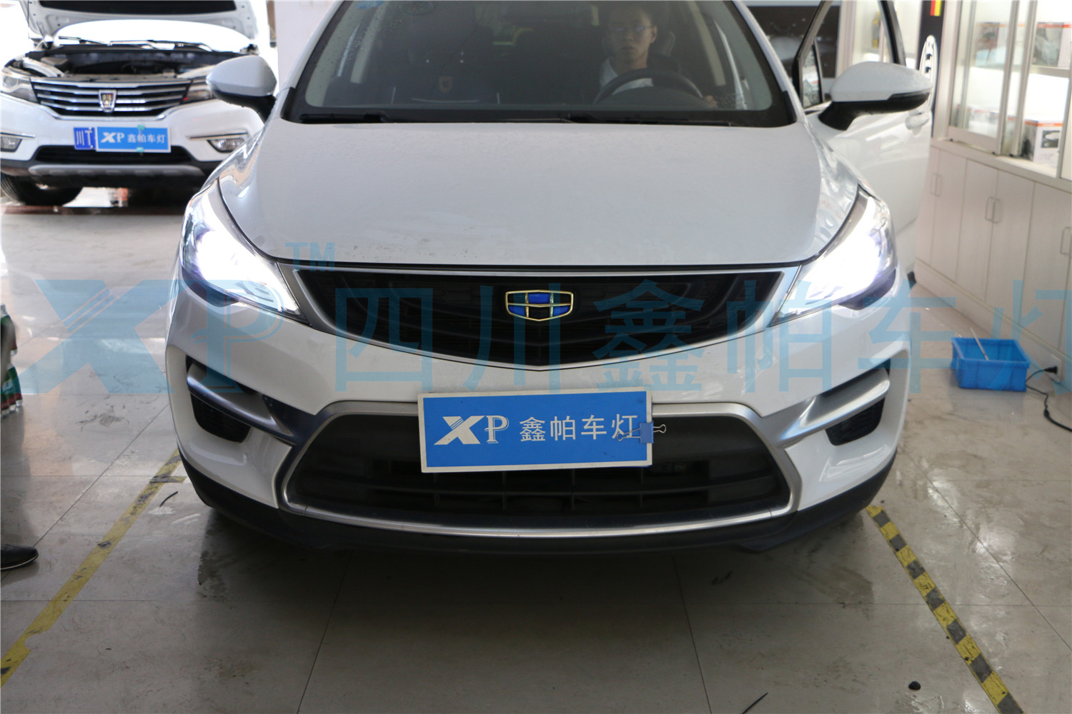 帝豪GS成都車燈改裝氙氣燈LED日行燈天使眼惡魔眼鑫帕車燈