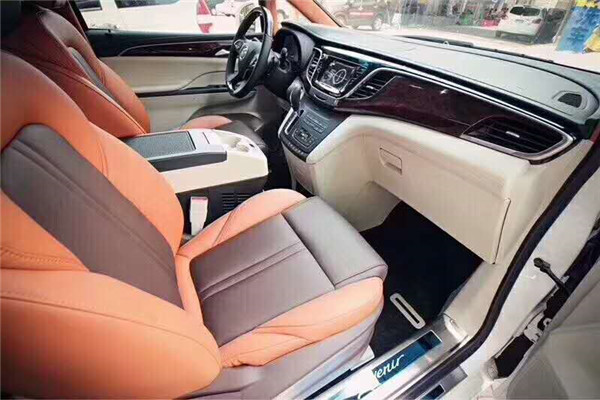 別克GL8商務(wù)車內(nèi)改－舒適隨心而動