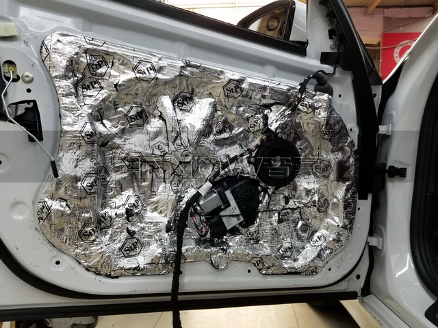 寶馬530Li汽車音響改裝德國(guó)伊頓 寶馬專車專用喇叭—上海音豪專業(yè)音響店