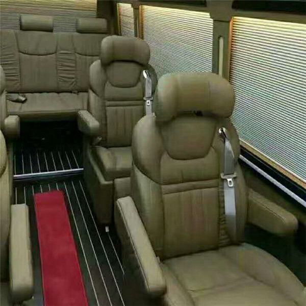 考斯特商務(wù)車內(nèi)飾改裝就要這樣才有檔次