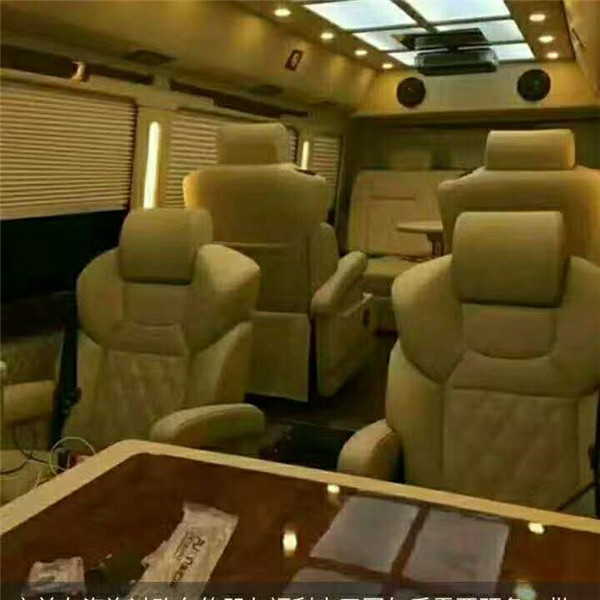 考斯特商務(wù)車內(nèi)飾改裝就要這樣才有檔次