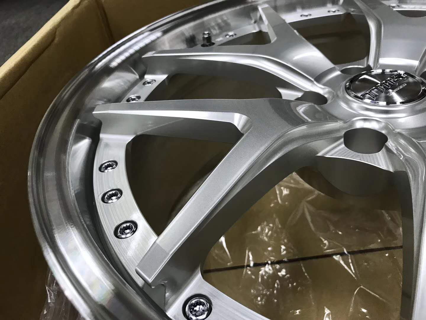 鍛榮舍TWS 205S  純正頂級(jí)兩片式鍛造  全新現(xiàn)貨 19寸 5x114.3