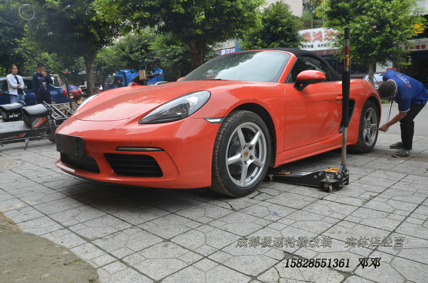 保時(shí)捷718  定制20寸 原裝款式鍛造輪轂裝車