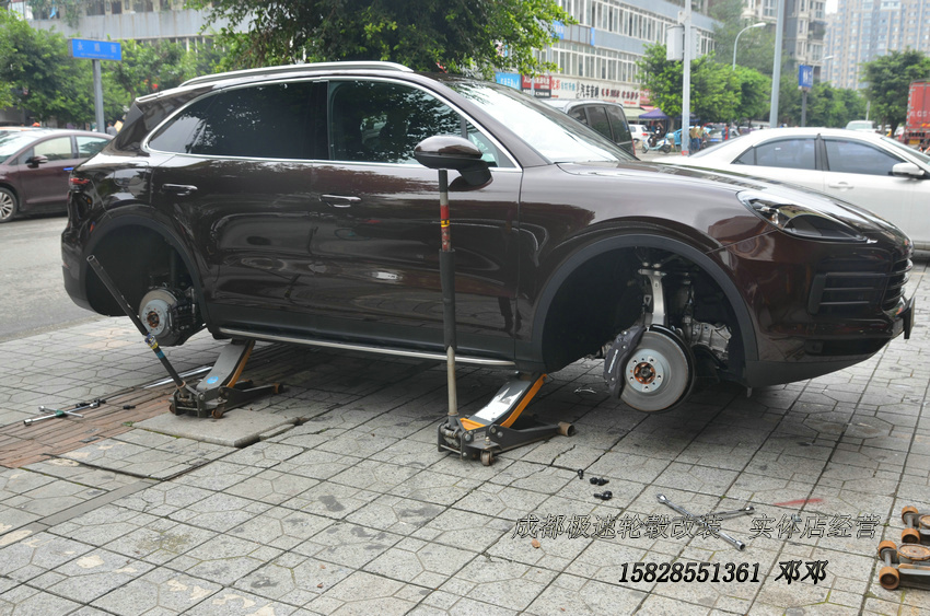 2018款卡宴 定制21寸鍛造輪轂裝車達(dá)成 成都鄧鄧