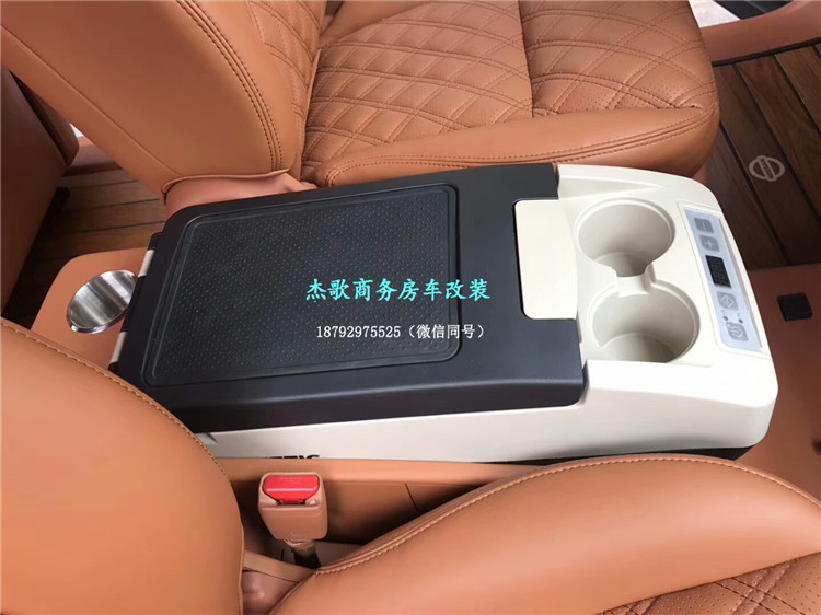 西安杰歌高端商務(wù)內(nèi)飾個性定制，尼桑貴士改裝航空座椅、汽車木地板！