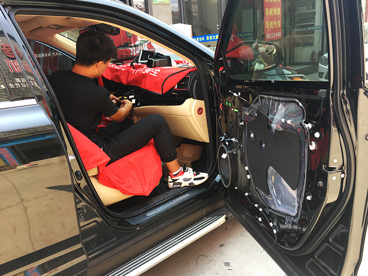 西安亿之星新款丰田汉兰达安装道可视超清夜视王360度全景倒车影像系统