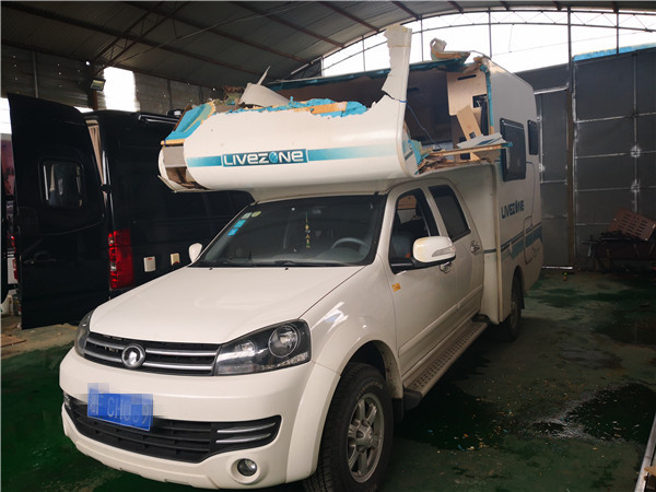 C型房車大額頭修復(fù)改裝