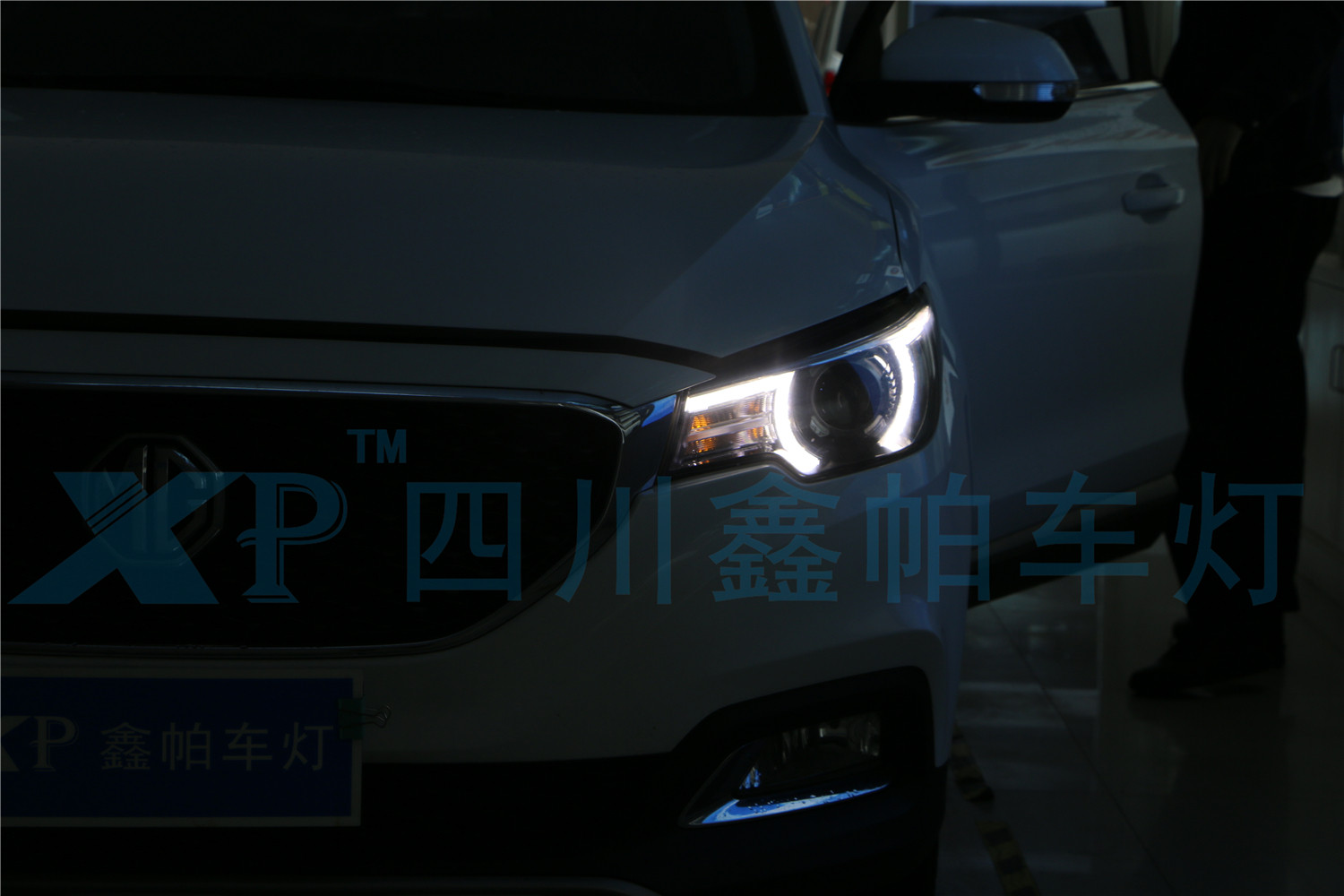 名爵ZS改裝雙光透鏡氙氣燈改裝案例LED日行燈鑫帕車燈