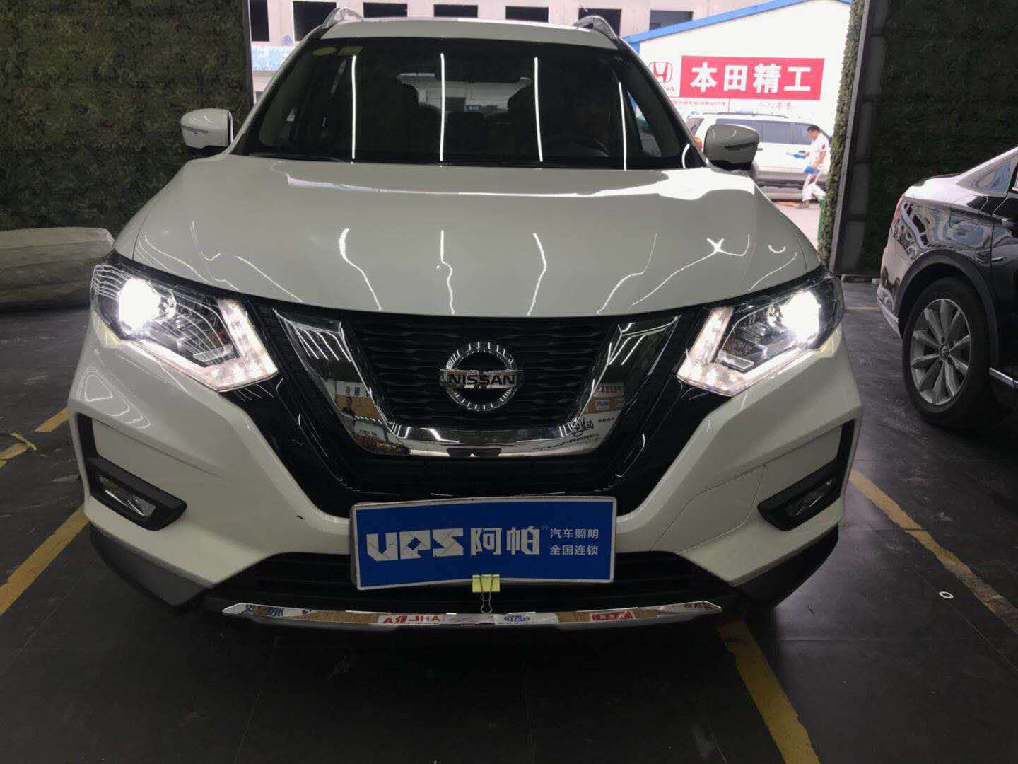 新款奇駿改裝雙光透鏡新鄉(xiāng)探路者改燈專業(yè)汽車燈光升級(jí)