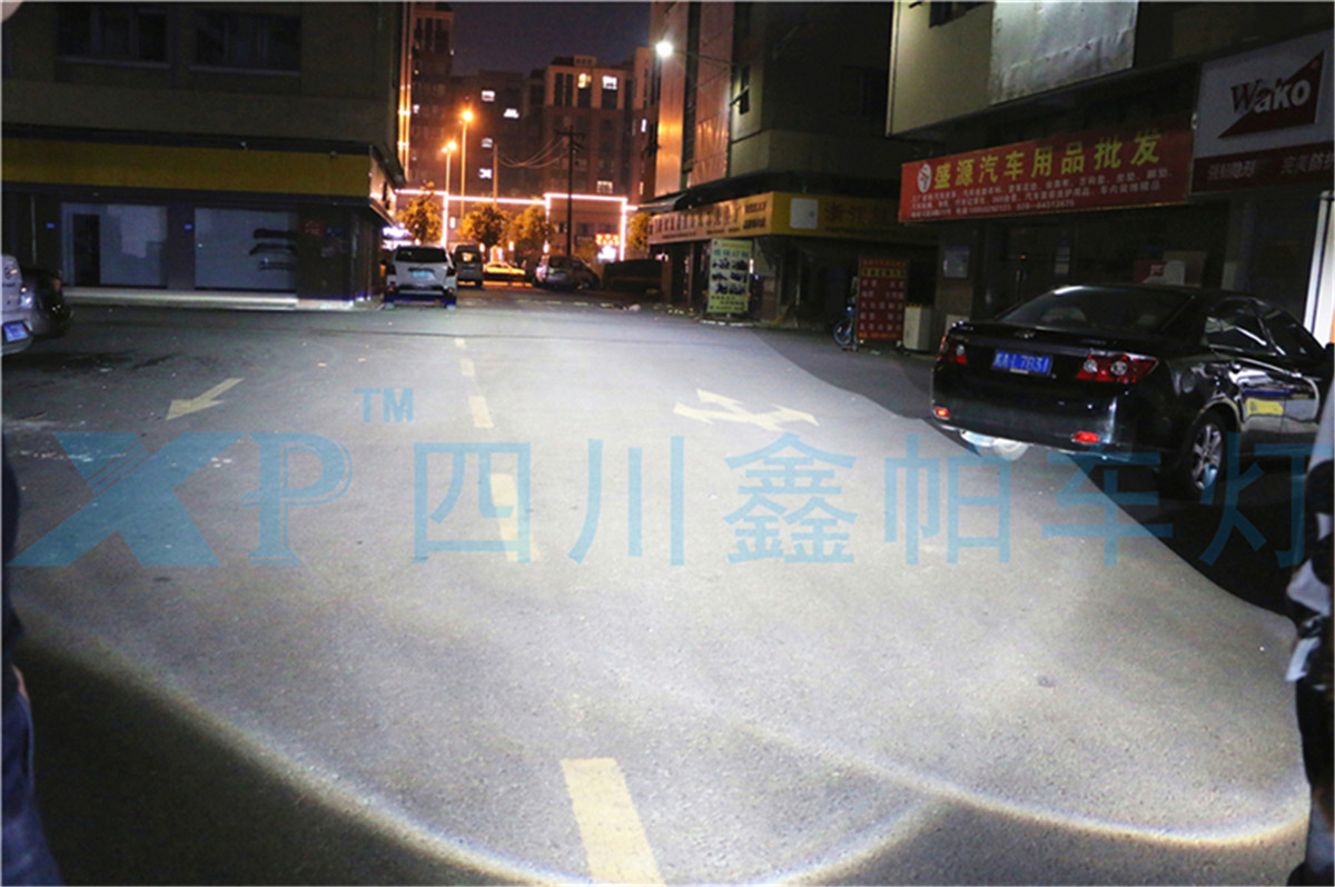 現(xiàn)代朗動(dòng)大燈升級(jí)氙氣燈雙光透鏡兩近光四遠(yuǎn)光效果測(cè)評(píng)