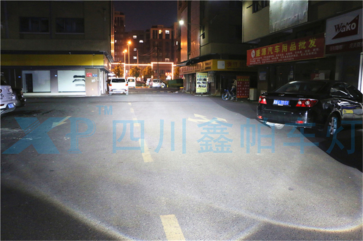 現(xiàn)代朗動(dòng)大燈升級(jí)氙氣燈雙光透鏡兩近光四遠(yuǎn)光效果測(cè)評(píng)