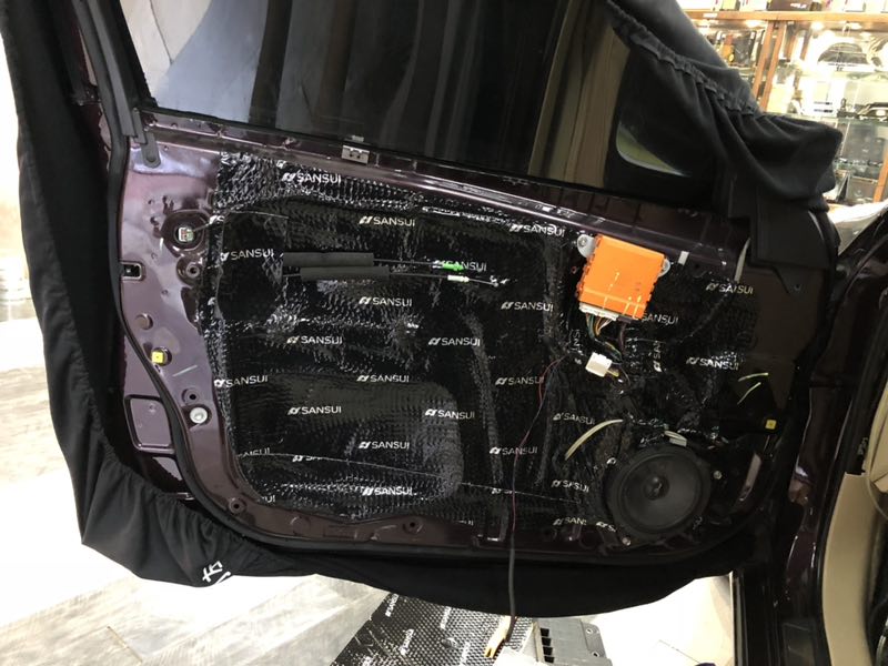徹底解決車內(nèi)異味發(fā)臭問題豐田皇冠清除全車瀝青還你愛車健康生活全車山水隔音汕頭星悅汽車音響
