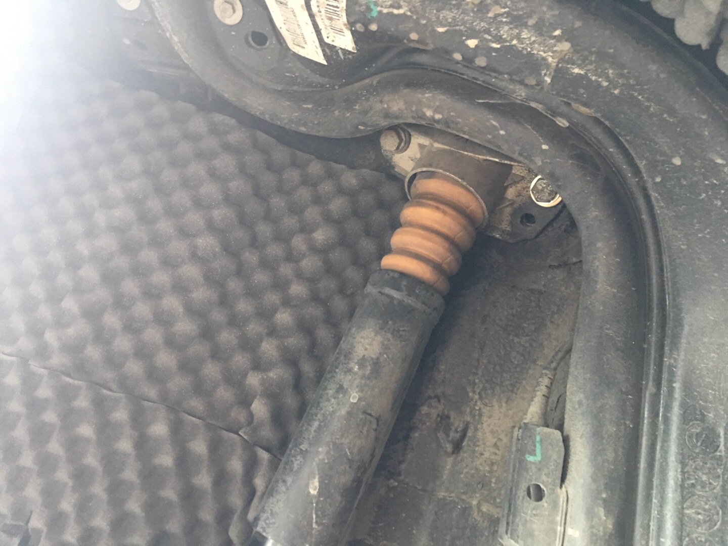 徹底解決車內(nèi)異味發(fā)臭問題豐田皇冠清除全車瀝青還你愛車健康生活全車山水隔音汕頭星悅汽車音響
