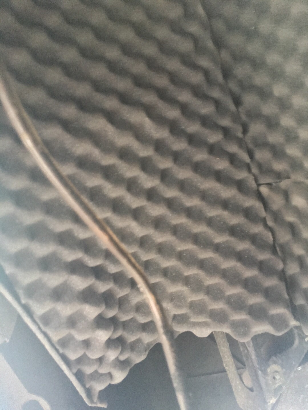 徹底解決車內(nèi)異味發(fā)臭問題豐田皇冠清除全車瀝青還你愛車健康生活全車山水隔音汕頭星悅汽車音響