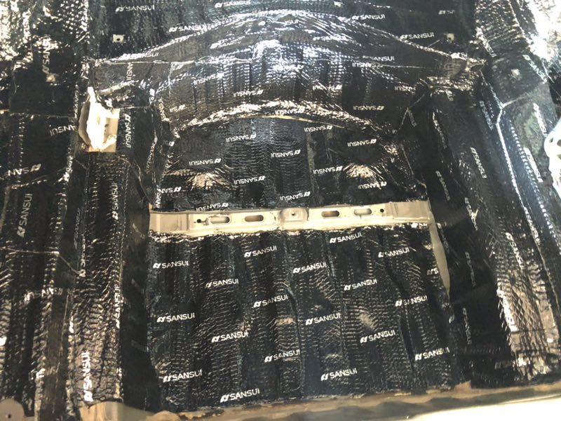 徹底解決車內(nèi)異味發(fā)臭問題豐田皇冠清除全車瀝青還你愛車健康生活全車山水隔音汕頭星悅汽車音響
