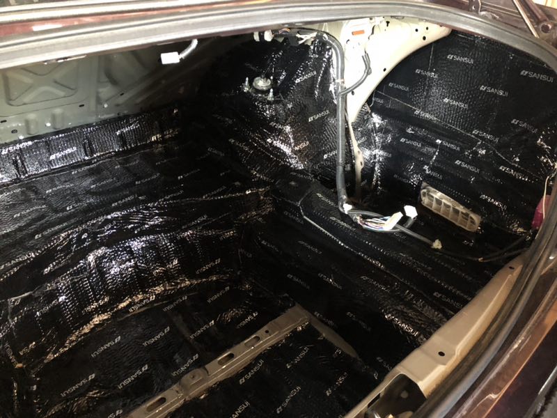 徹底解決車內(nèi)異味發(fā)臭問題豐田皇冠清除全車瀝青還你愛車健康生活全車山水隔音汕頭星悅汽車音響