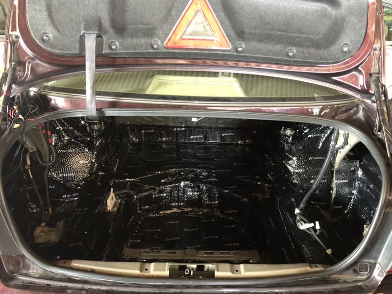 徹底解決車內(nèi)異味發(fā)臭問題豐田皇冠清除全車瀝青還你愛車健康生活全車山水隔音汕頭星悅汽車音響