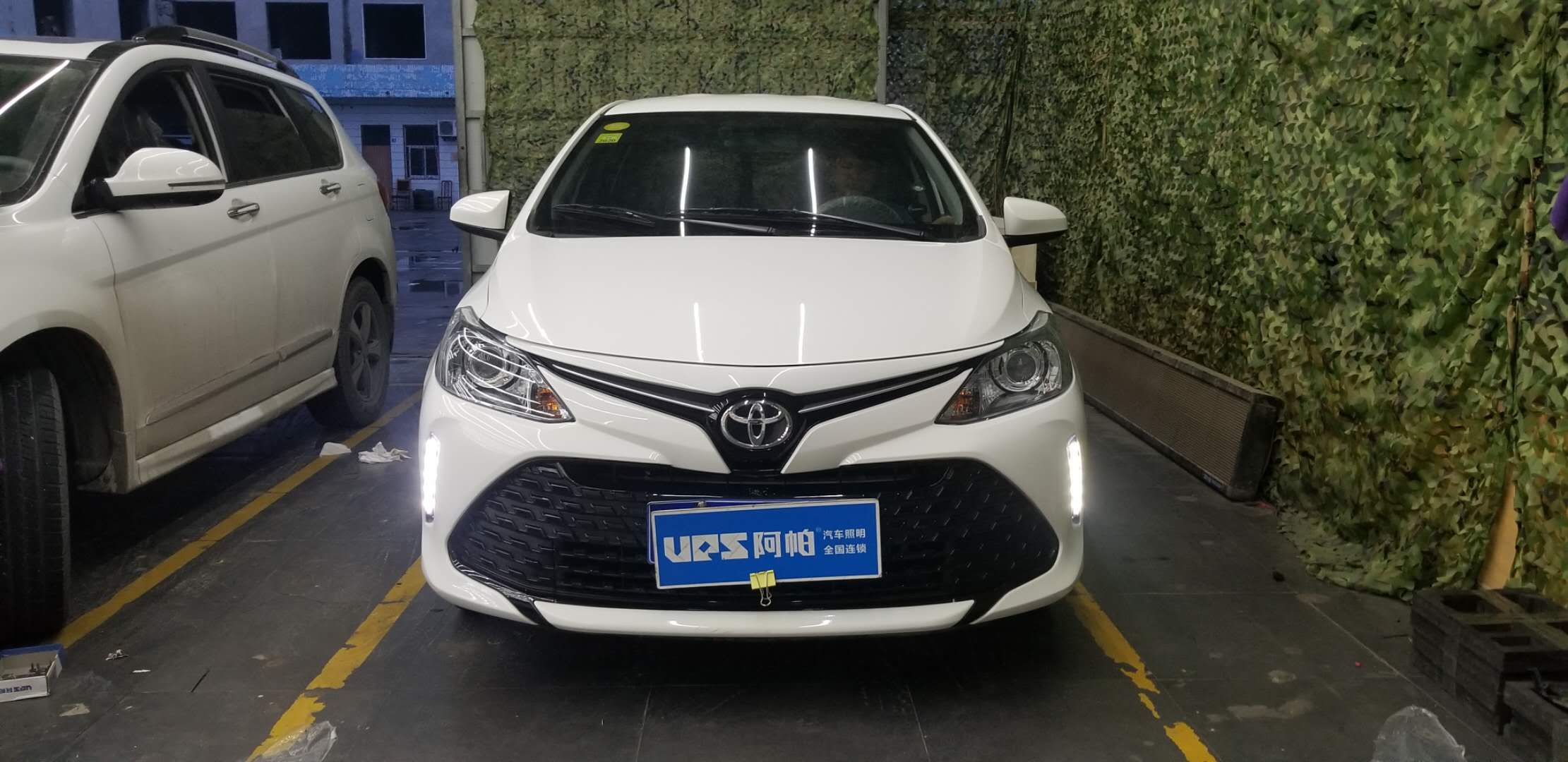 新鄉(xiāng)豐田威馳改裝汽車(chē)大燈探路者改燈專(zhuān)業(yè)汽車(chē)燈光升級(jí)