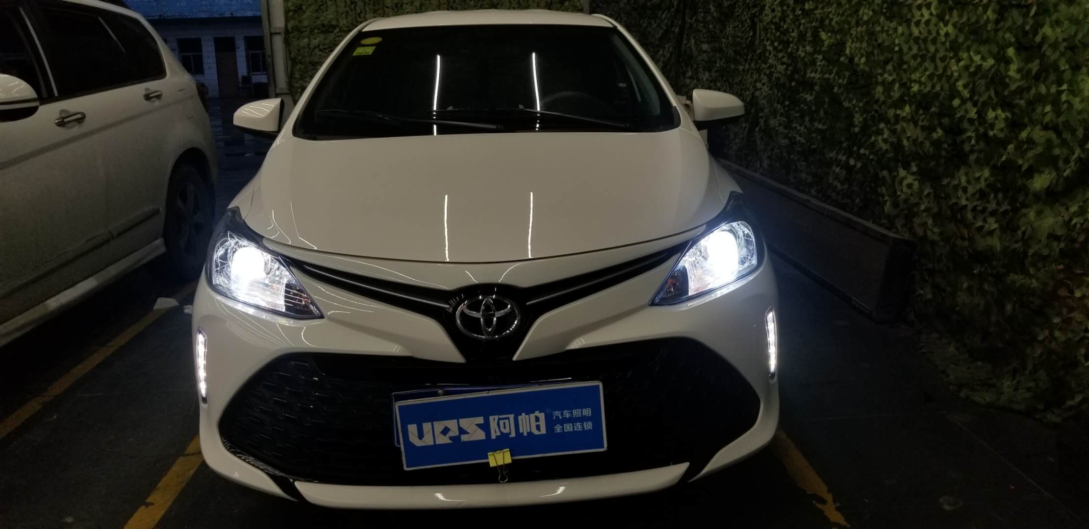 新鄉(xiāng)豐田威馳改裝汽車(chē)大燈探路者改燈專(zhuān)業(yè)汽車(chē)燈光升級(jí)