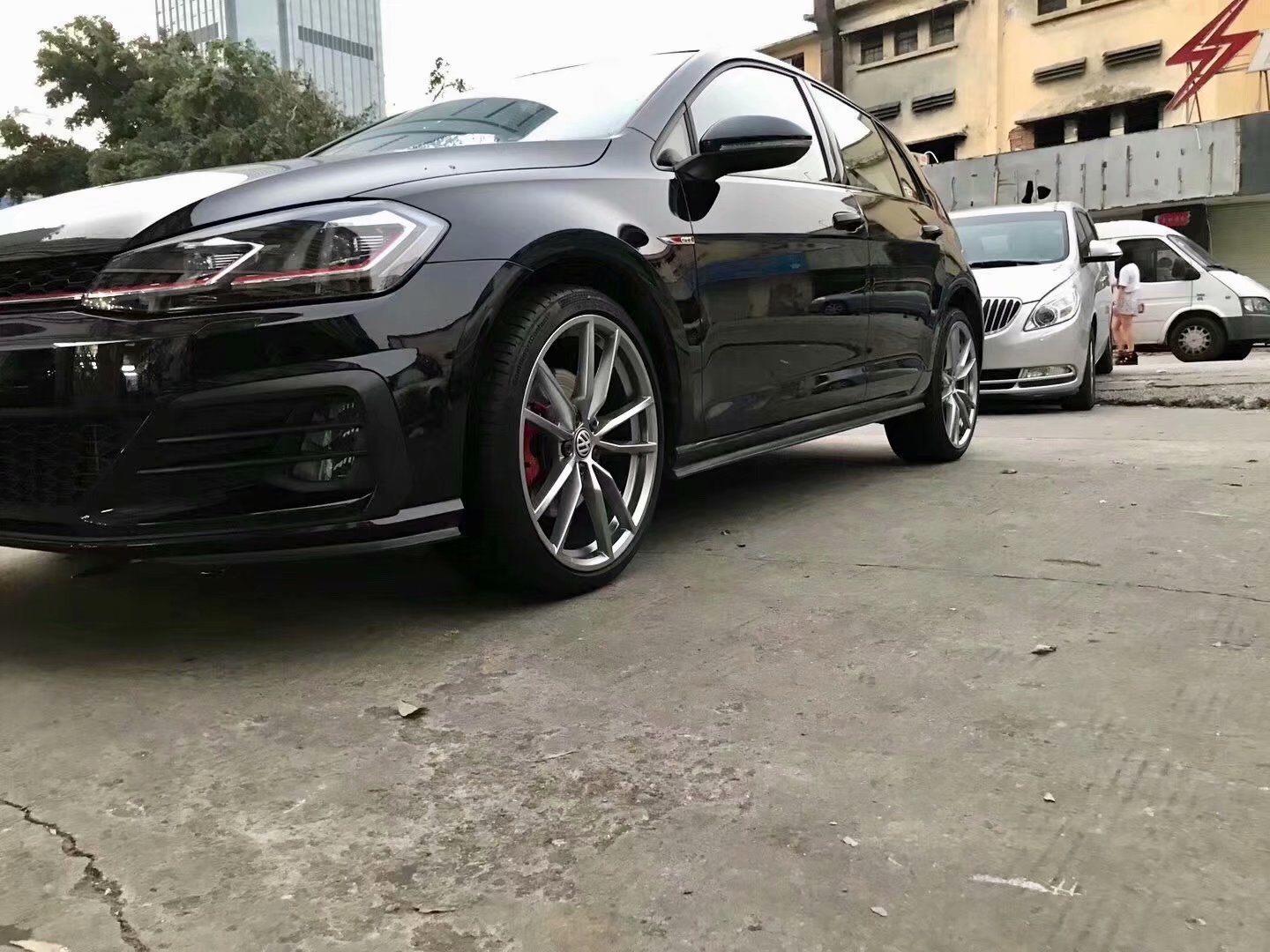 高爾夫，換 高R 原廠 19寸 完工