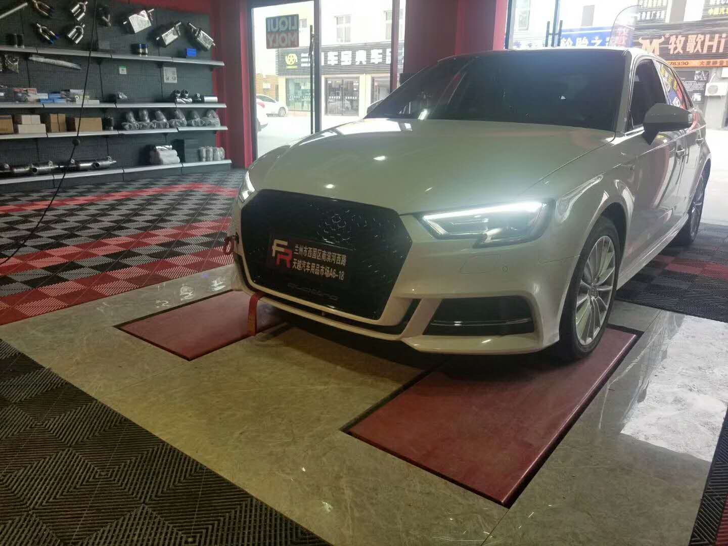 奧迪A3改RS3款蜂窩中網(wǎng) 讓你的愛車從此不在低調(diào)