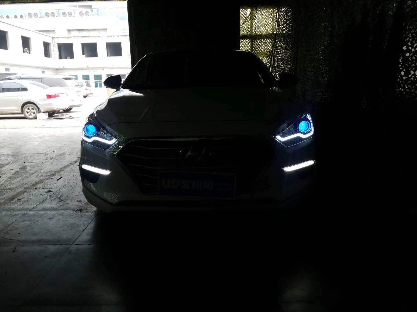 新鄉(xiāng)車燈該轉(zhuǎn)名圖大燈改裝探路者改燈專業(yè)改裝大燈