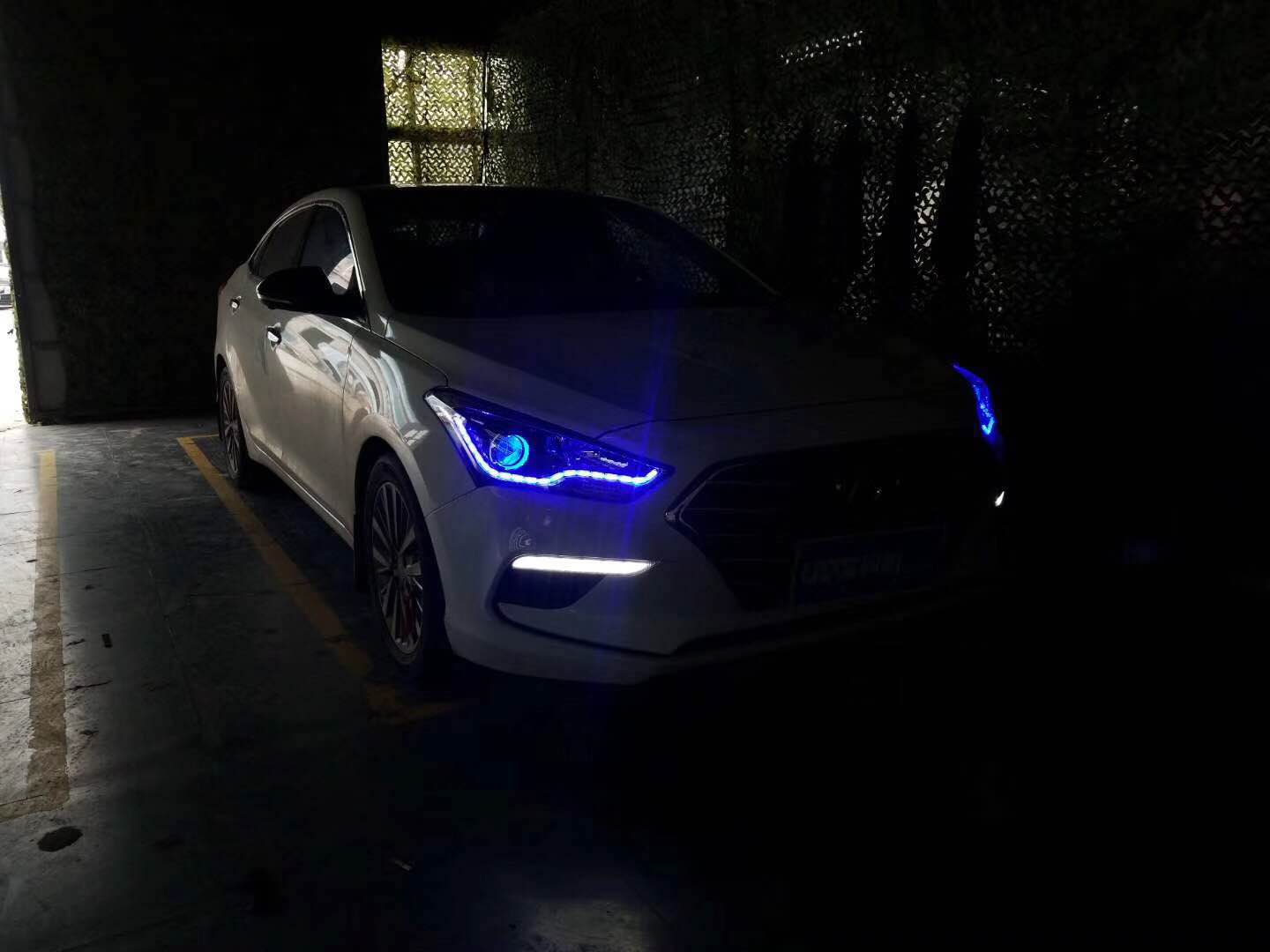 新鄉(xiāng)車燈該轉(zhuǎn)名圖大燈改裝探路者改燈專業(yè)改裝大燈