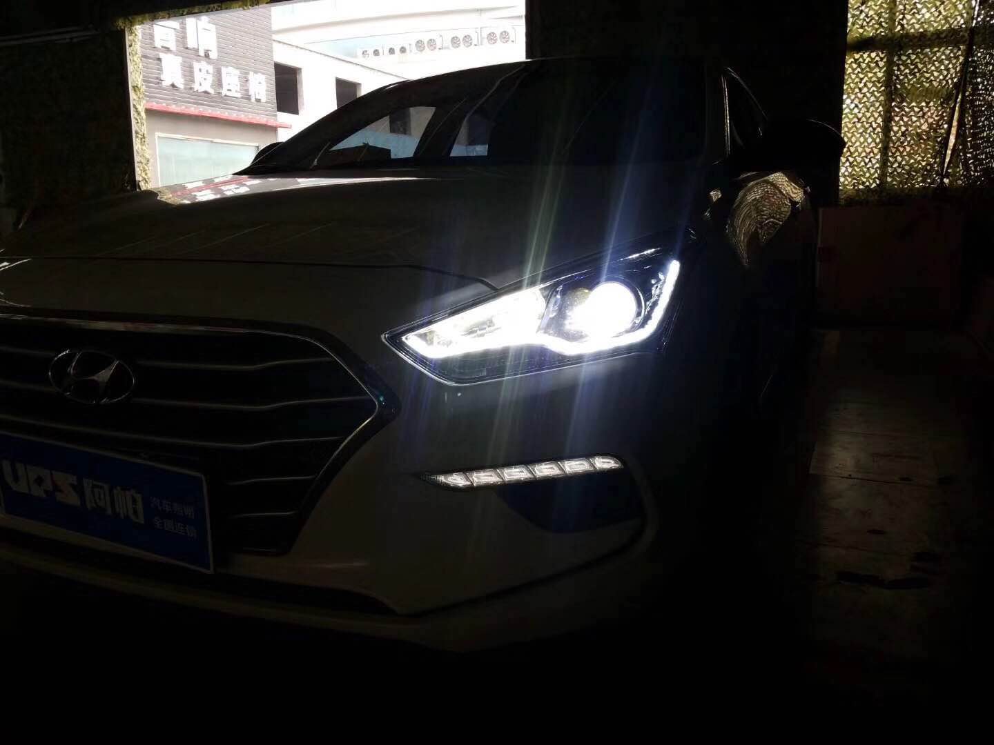 新鄉(xiāng)車燈該轉(zhuǎn)名圖大燈改裝探路者改燈專業(yè)改裝大燈