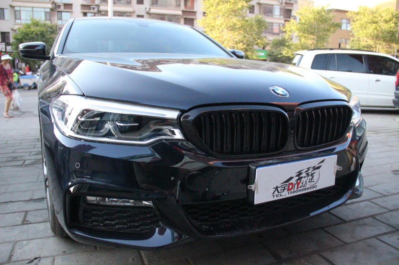 大宇車迷站 寶馬新530 G38改裝升級亮黑中網(wǎng)