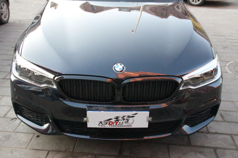 大宇車迷站 寶馬新530 G38改裝升級亮黑中網(wǎng)